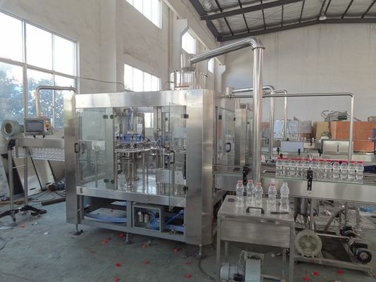 Porcellana Attrezzatura imbottigliante liquida automatica piena del succo della macchina di rifornimento di Monoblock 4000BPH fornitore
