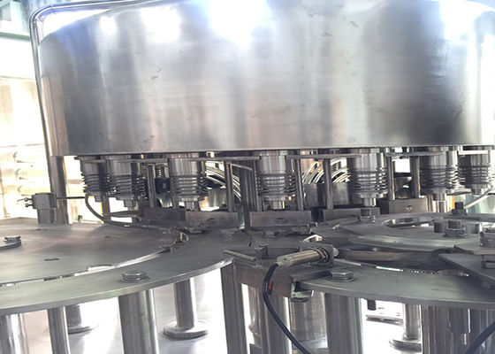 Imbottigliatrice di plastica automatica piena dell'ANIMALE DOMESTICO della macchina di rifornimento del succo di frutta 8000b/H fornitore