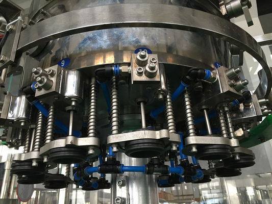 Macchina di rifornimento di riempimento isobarica succo/dell'acqua con la testa di riempimento 18 fornitore